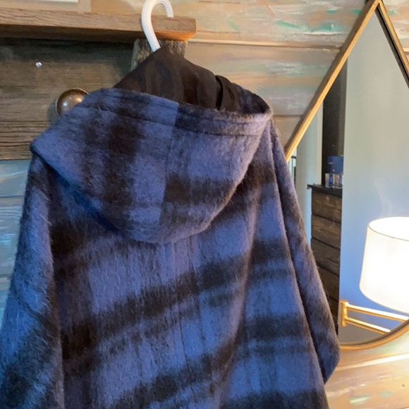 Excellent condition COACH PLAID CAPE - Picture 4 of 5